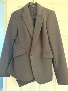 Classic Women's Single-Button Black Blazer